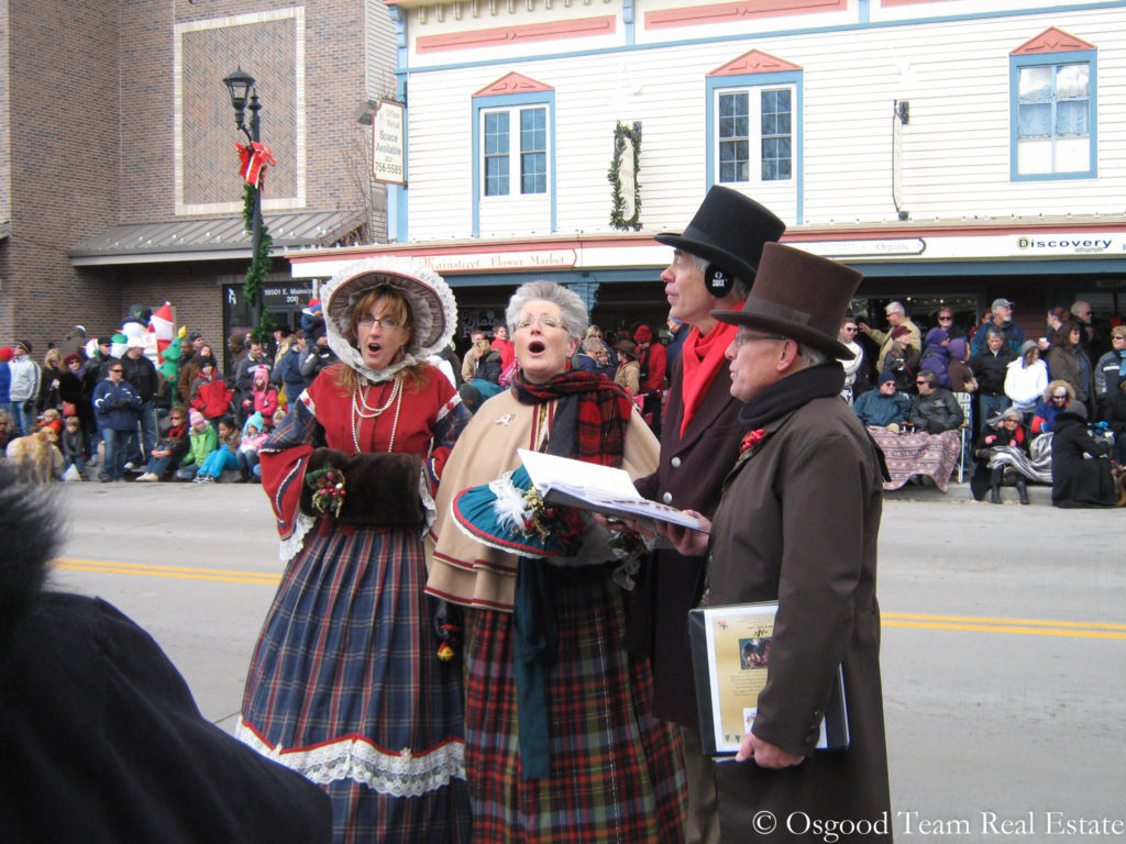 carolers at the horse carriage parade on mainstreet