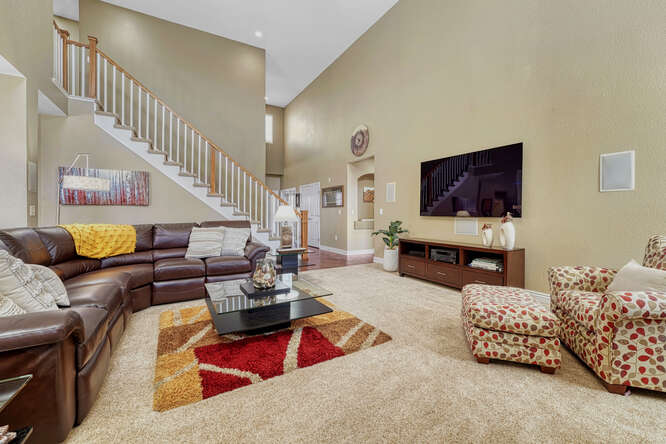 20' ceiling in open family room