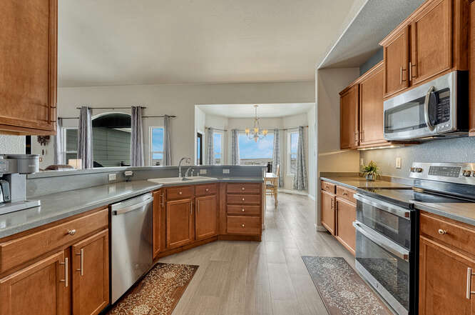 ranch floor plan with open kitchen family dining area