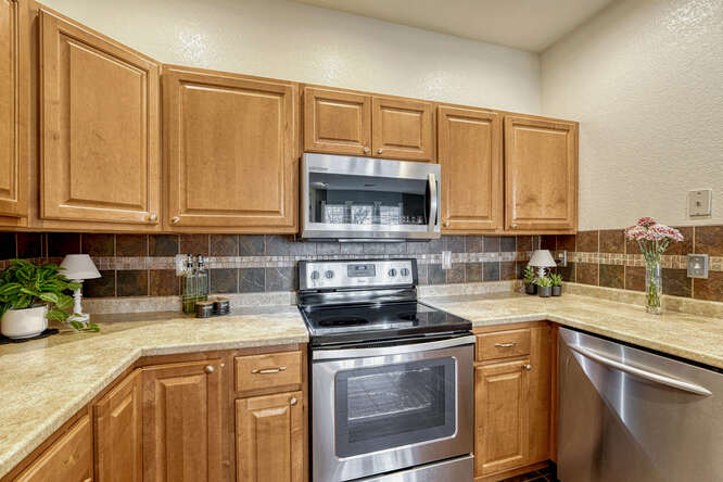 condo kitchen with tile backspash, stainless steel appliances in aurora colo